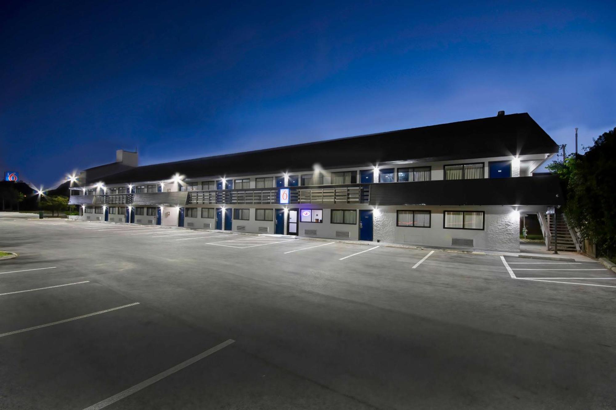 Motel 6 Columbus Oh - Osu North Exterior foto